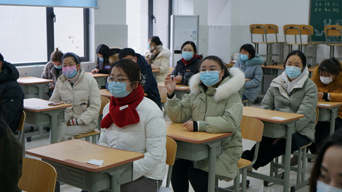 场景4-1：学生在教室突发身体不适.jpg