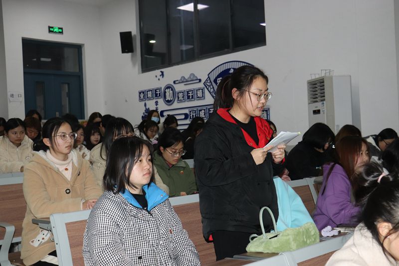 代表发言2_副本.jpg 代表发言2_副本.jpg