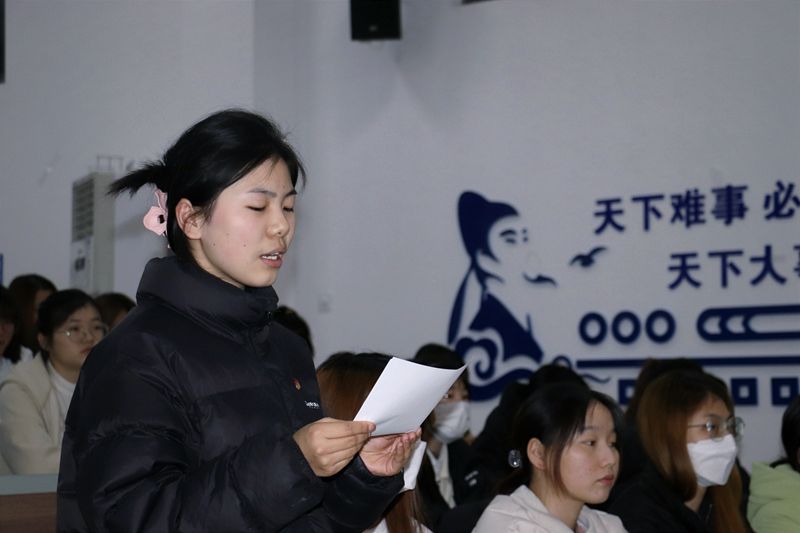 代表发言1_副本.jpg 代表发言1_副本.jpg